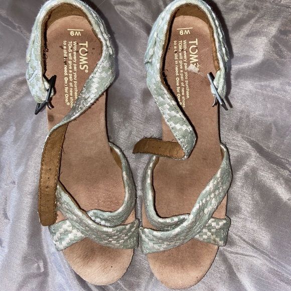 TOMS wedge sandals. - Picture 3 of 4